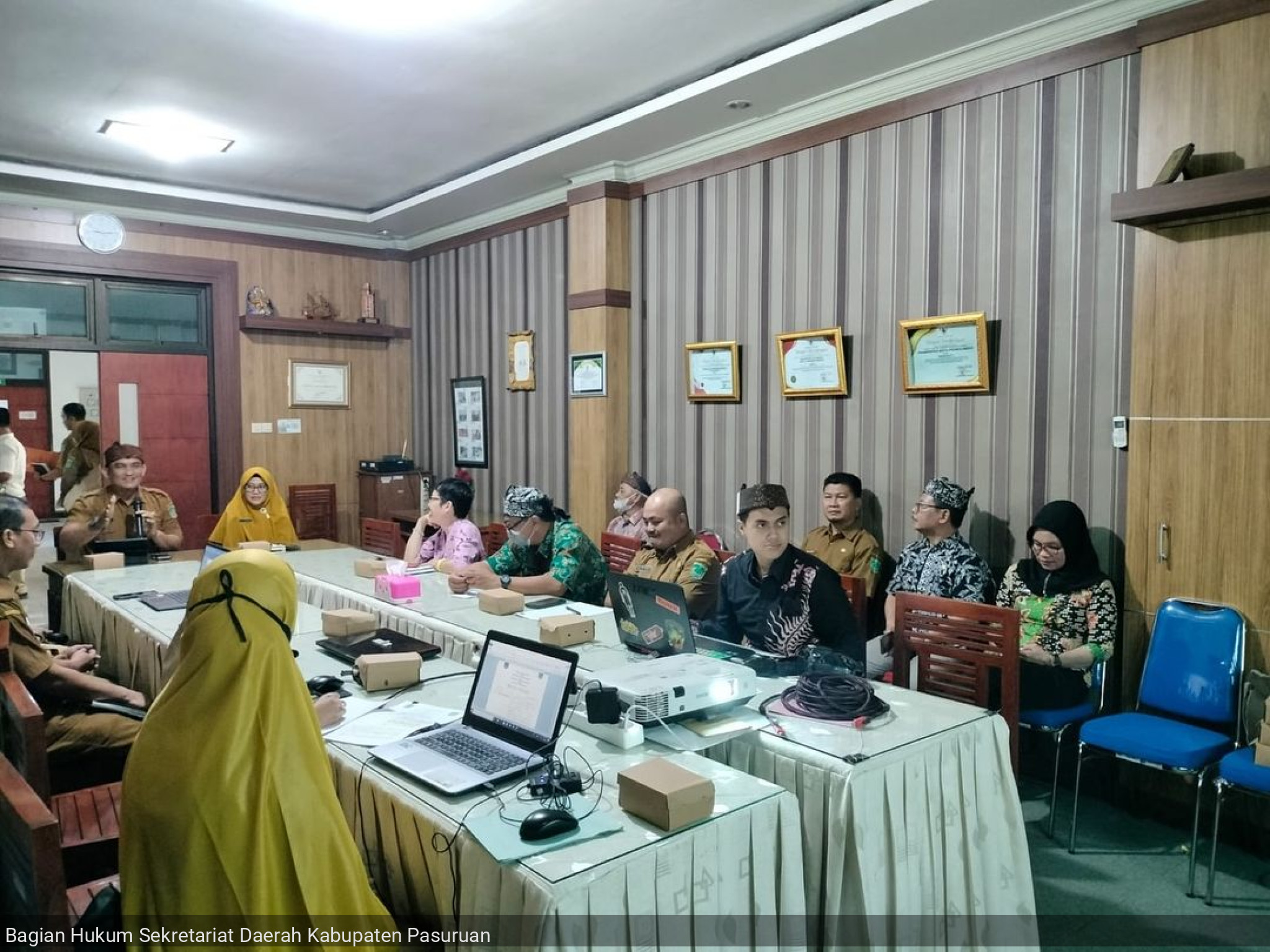 Rapat Teknis Perjanjian Kerja Sama Dengan Pemerintah Kota Probolinggo tentang Replikasi Inovasi Daerah di Ruang Rapat BAPPEDALITBANG Kota Probolinggo